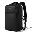 MYBALO ASTON Perfektní volba pro minimalisty s dobrým vkusem 6 ikon: - Nejtenčí batoh - Elegantní - Kapsa na notebook do 15,6" - Kapsa na tablet do 9" - Otevírání o 180 stupňů - USB a USB-C port - Drží tvar - Voděodolný - Skryté kapsy Elegantní a minimalistický Jedná se o velmi elegantní a minimalistický batoh. S tímto parťákem neuděláte chybu při běžném nošení do města, ani na důležité schůzce. Tenký batoh MYBALO Aston je batoh s vůbec nejmenší hloubkou z naší nabídky. Díky tomu působí elegantně a minimalisticky, ale i přesto se do něj vejdou všechny vaše nezbytnosti. Kvalitní voděodolný materiál, dlouhá životnost Kvalitní umělá kůže zajišťuje trvanlivost a odolnost batohu proti vodě a opotřebení. MYBALO Aston tak bude vaším společníkem opravdu dlouho. Drží tvar Batoh si zachovává svůj tvar také v případě, že jej budete mít úplně prázdný. Vestavěný USB a USB-C port Nabíjejte svá elektronická zařízení kdekoli a kdykoli díky vestavěnému USB a USB-C portu. Popruh k uchycení na kufr Cestujte pohodlně. Kdykoli chcete mít volná záda, jednoduše připevněte batoh na rukojeť svého kufru. Pohodlné polstrování Užijte si komfortní nošení díky kvalitnímu a prodyšnému polstrování ramenních popruhů a zádové části. Další praktické kapsy Zorganizujte si pohodlně a snadno své věci díky množství vychytaných kapes. Skryté kapsy V zádové části a na ramenním popruhu najdete skryté kapsy pro bezpečné uložení cenností. Vnitřní kapsy Vnitřní kapsy slouží pro snadnou organizaci všech vašich věcí. Přední kapsa Přední kapsa je určena pro věci, které chcete mít rychle a snadno po ruce. Parametry: - Rozměry: 46 x 30 x 9 cm - Objem: 11 l - Hmotnost: 1,19 kg - Kapsa na notebook: Ano (do vel. 15,6") - Kapsa na tablet: Ano (do vel. 9") - USB port: Ano - Voděodolnost: Ano - Hlavní materiál: Ekokůže + Polyester - Podšívka: Polyester - Barva: Černá